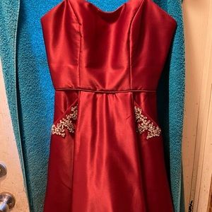 Burgundy Strapless With Pockets - image 1